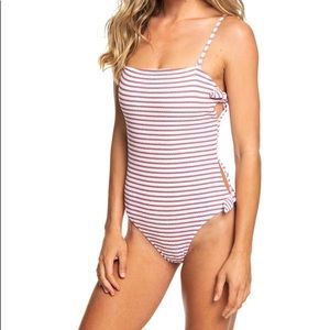 Roxy chasing love one piece